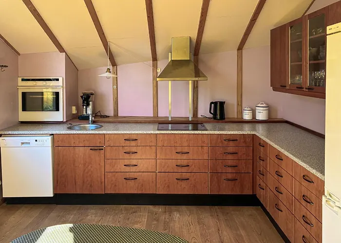 2 Bedroom Awesome In